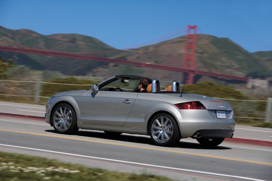  Audi TT Roadster (8J) 2007 года  (NA) (фото 4 из 11)